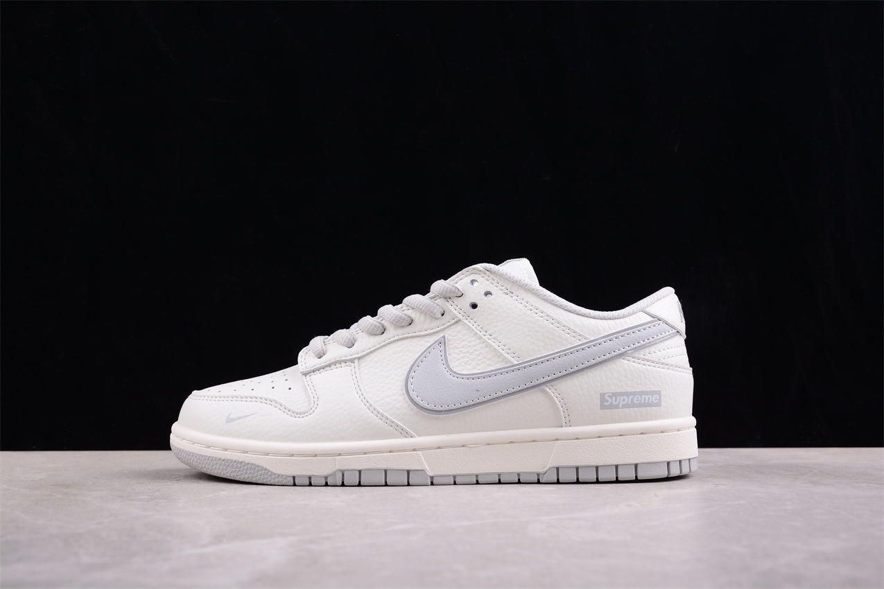 Supreme x Nk SB Dunk Low RM2308-233 - Image 2