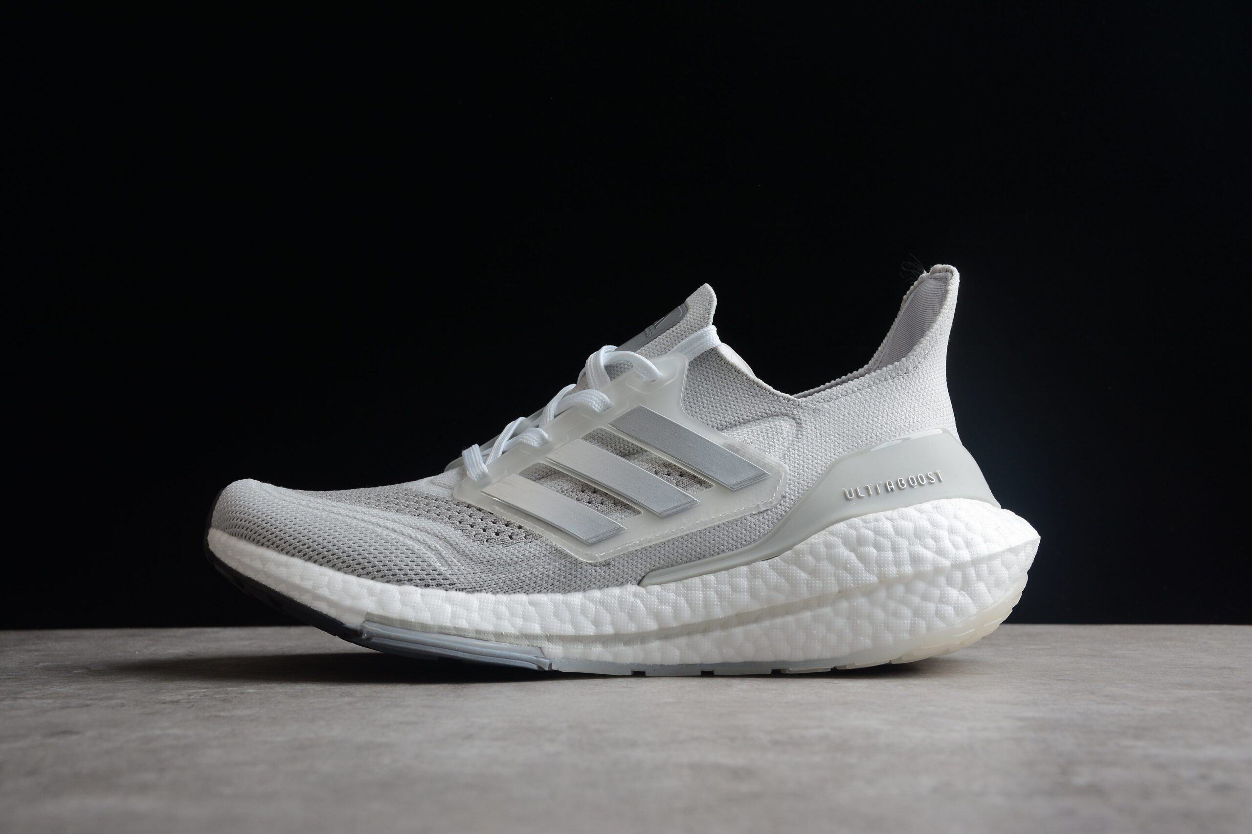 UltraBoost 21 UB21 GV7724 - Image 4