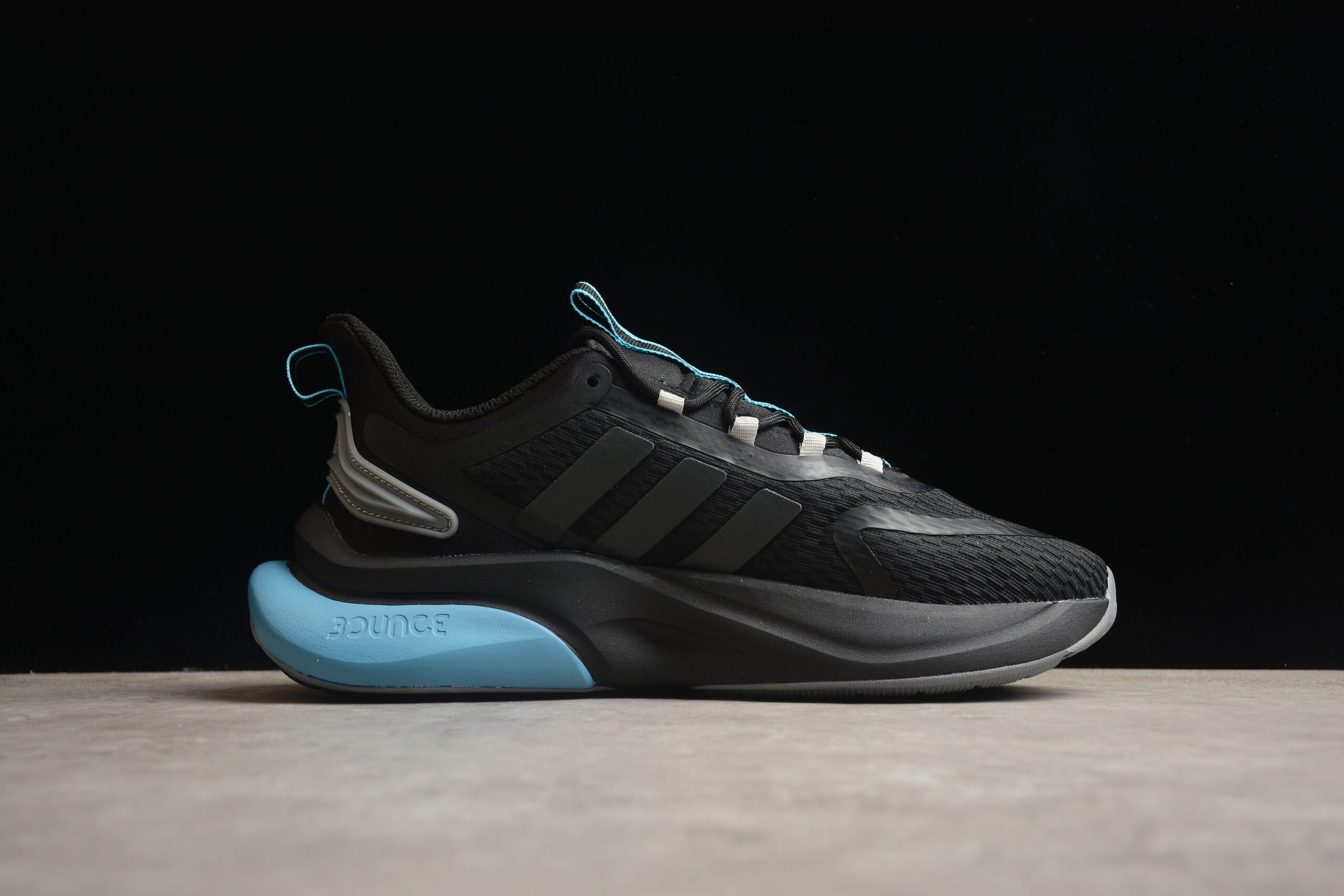 adidas AlphaBounce + HP6140