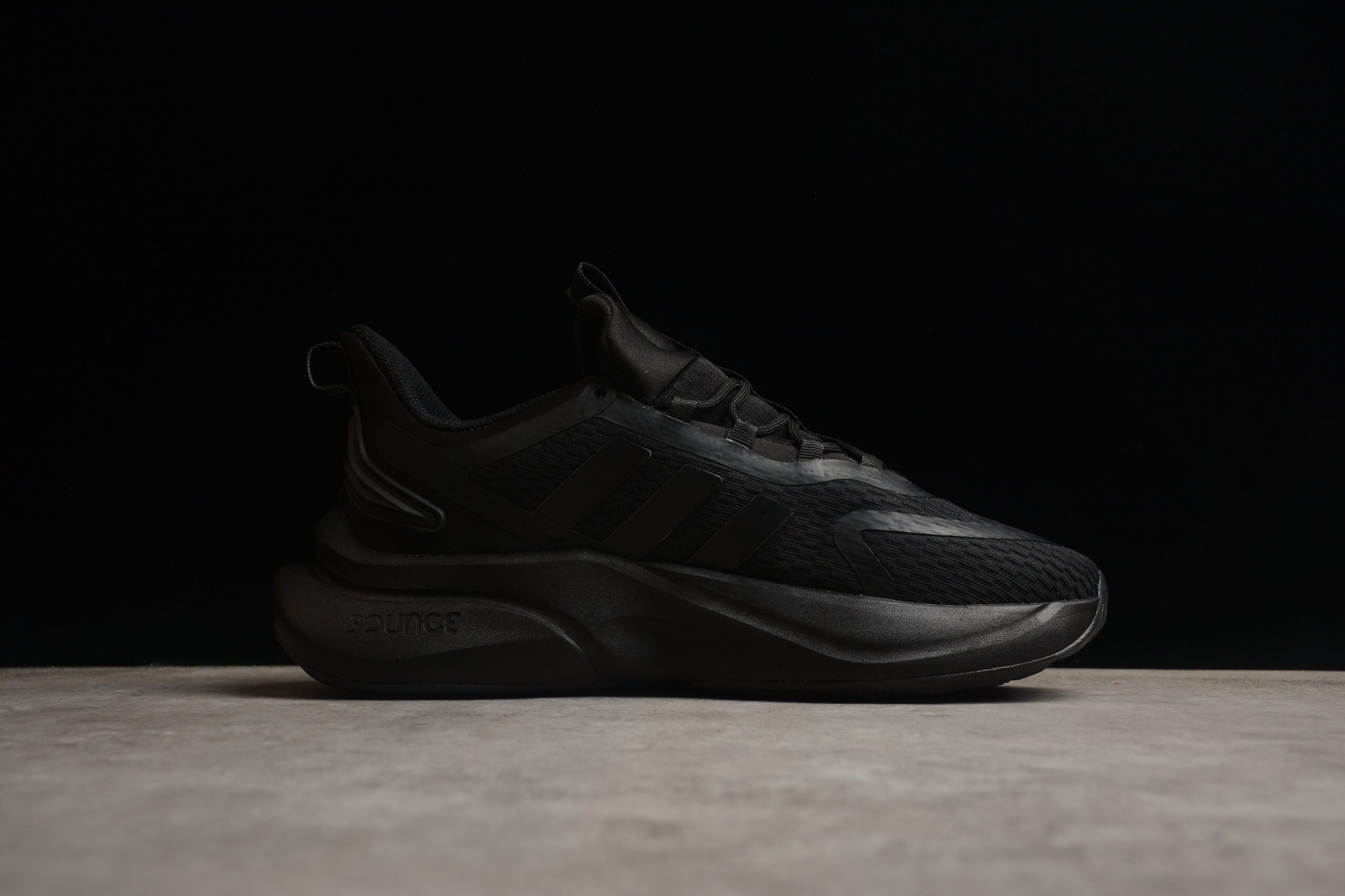 adidas AlphaBounce + HP6142