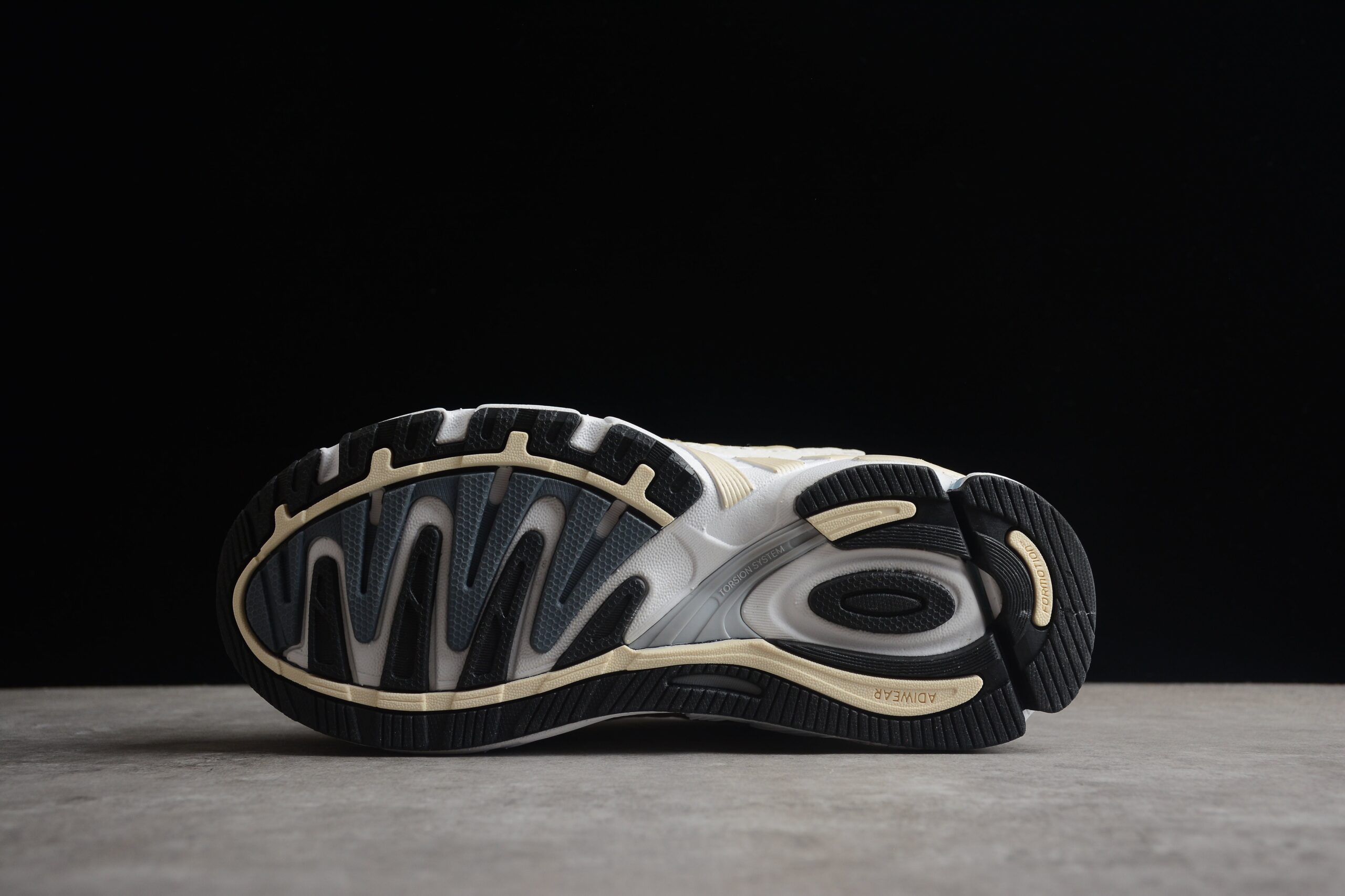 adidas Response GZ1562 - Image 4