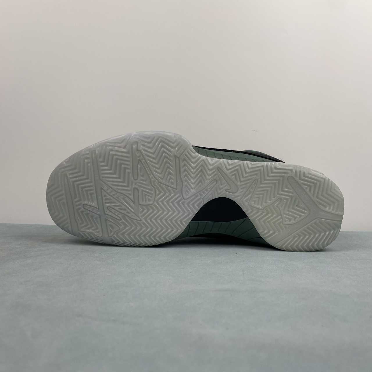 Nike Kobe V - Image 5