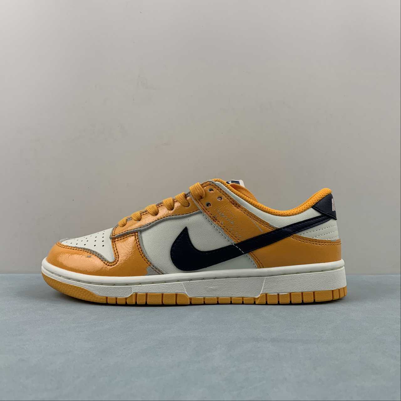 Nike Nike SB Dunk Low Shoes - Image 3