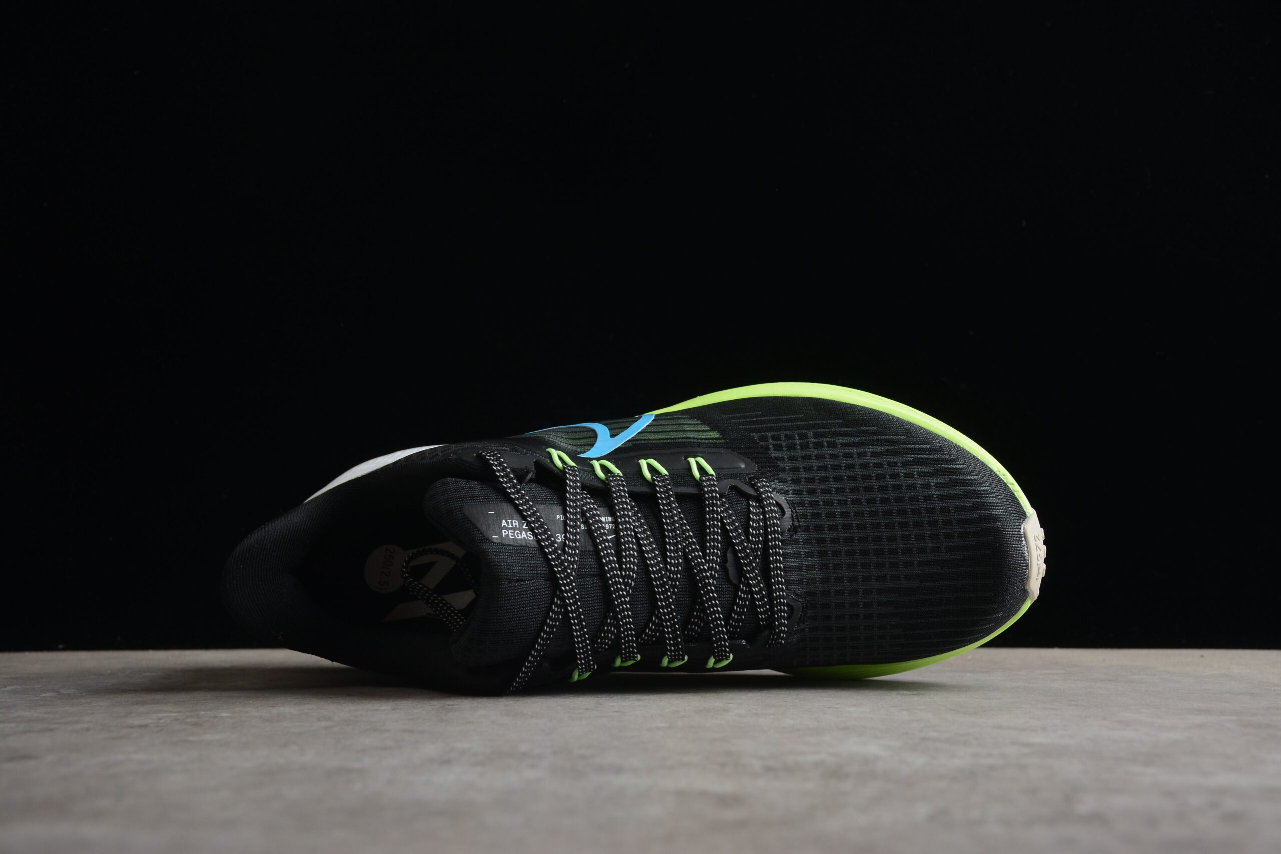 Air Zoom Pegasus 39 Black White University Blue Fluorescent Green Dark Smoke - Image 8