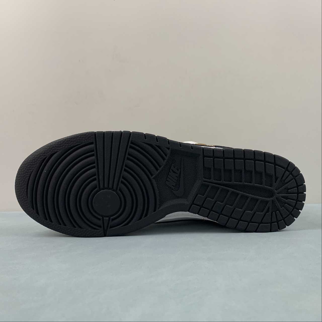 Nike Nike SB Dunk Low Shoes - Image 5