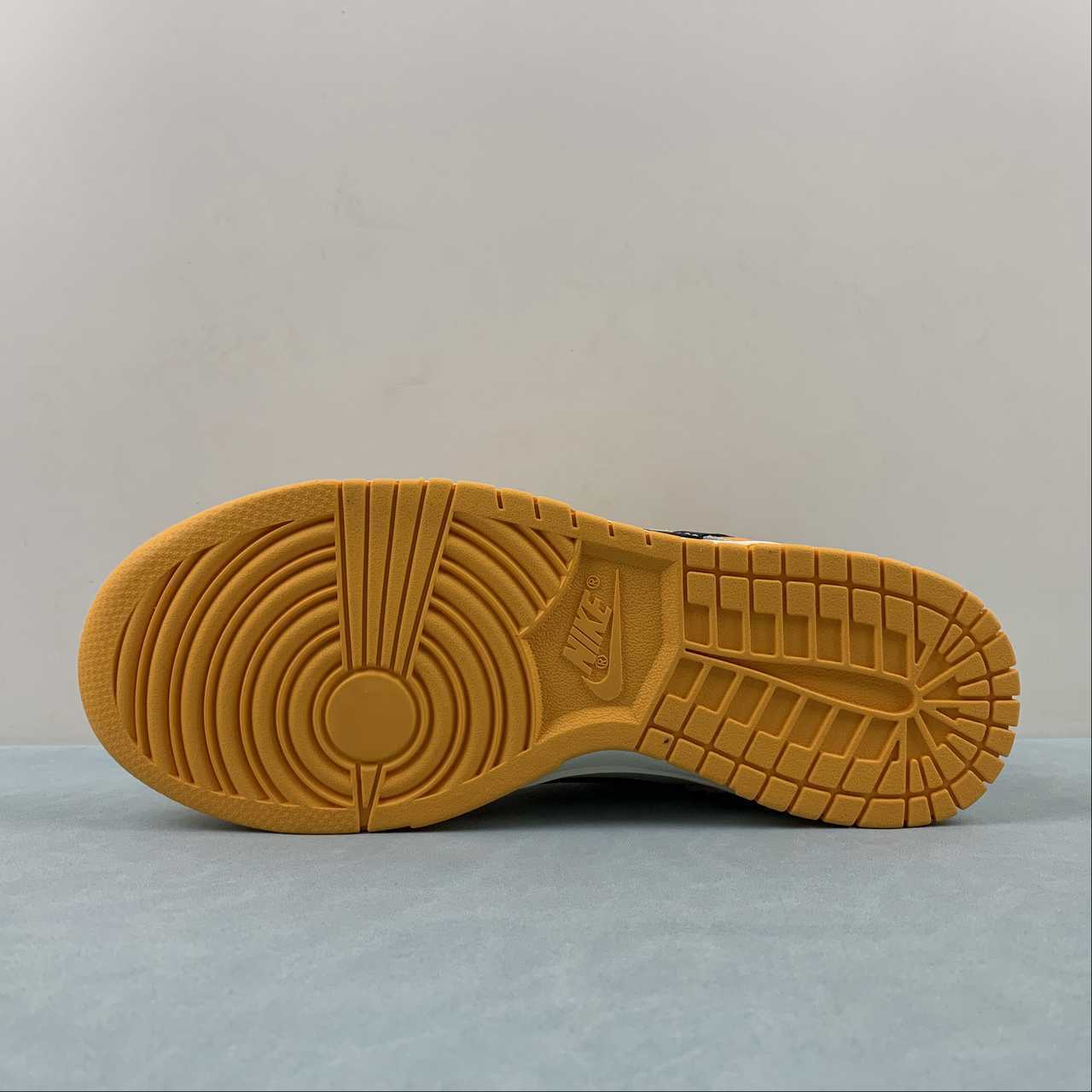 Nike Nike SB Dunk Low Shoes - Image 5