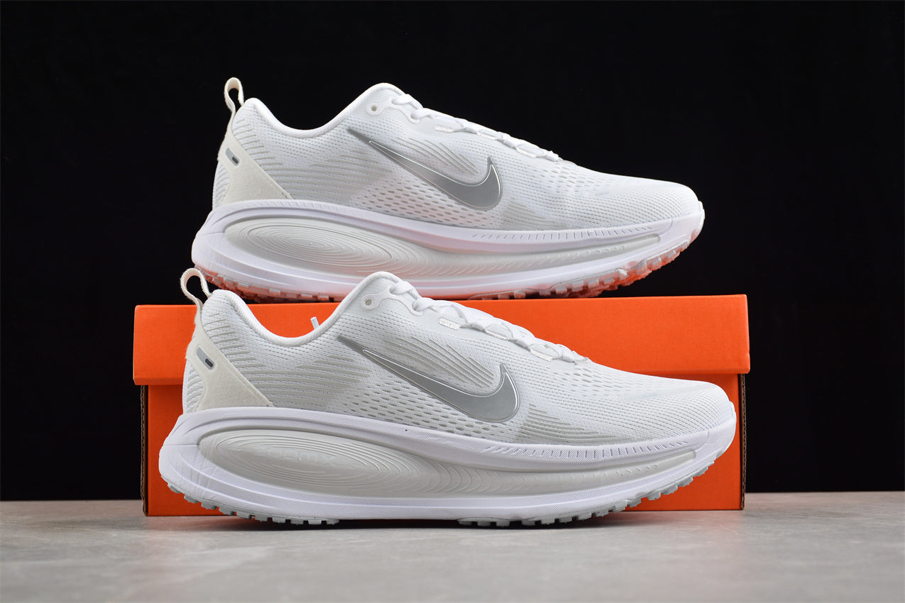 Nike Air Zoom Vomero18 - Image 4