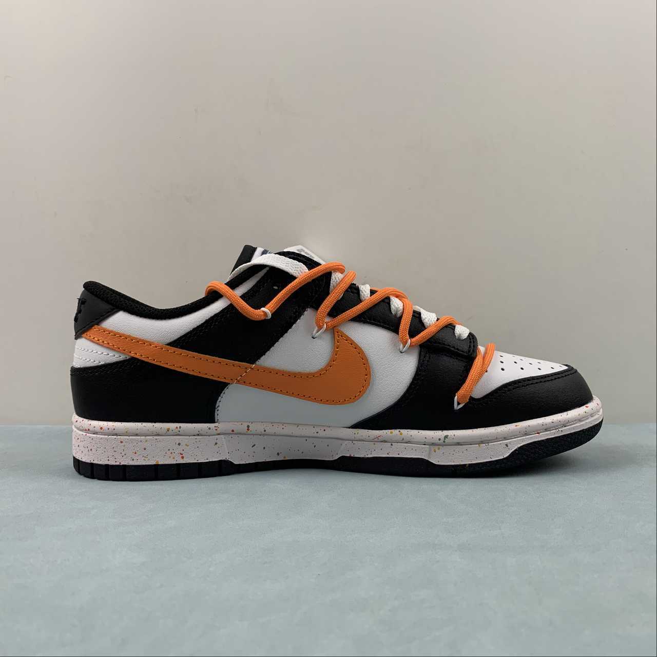 Nike Nike SB Dunk Low Shoes - Image 2
