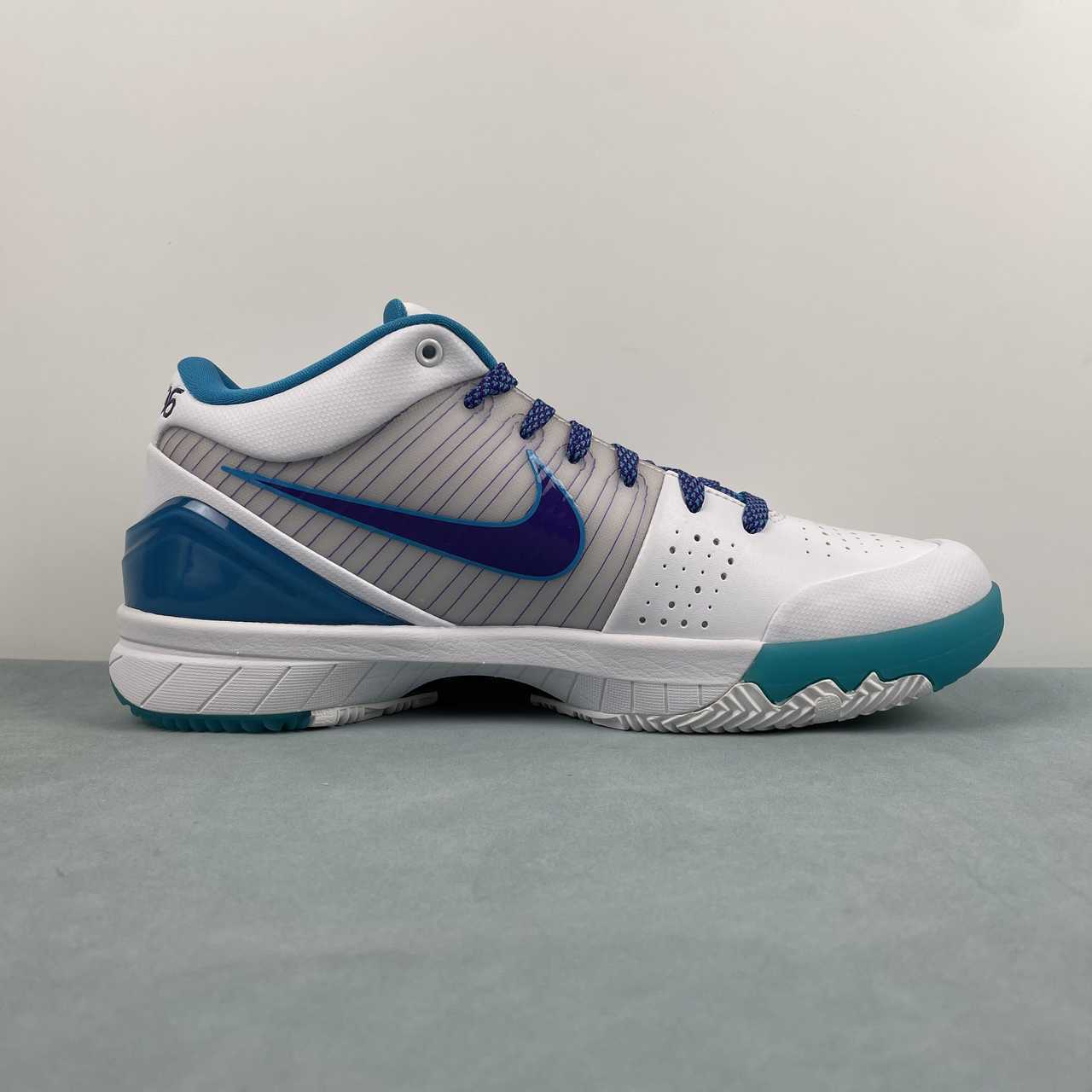 Nike Kobe IV - Image 3