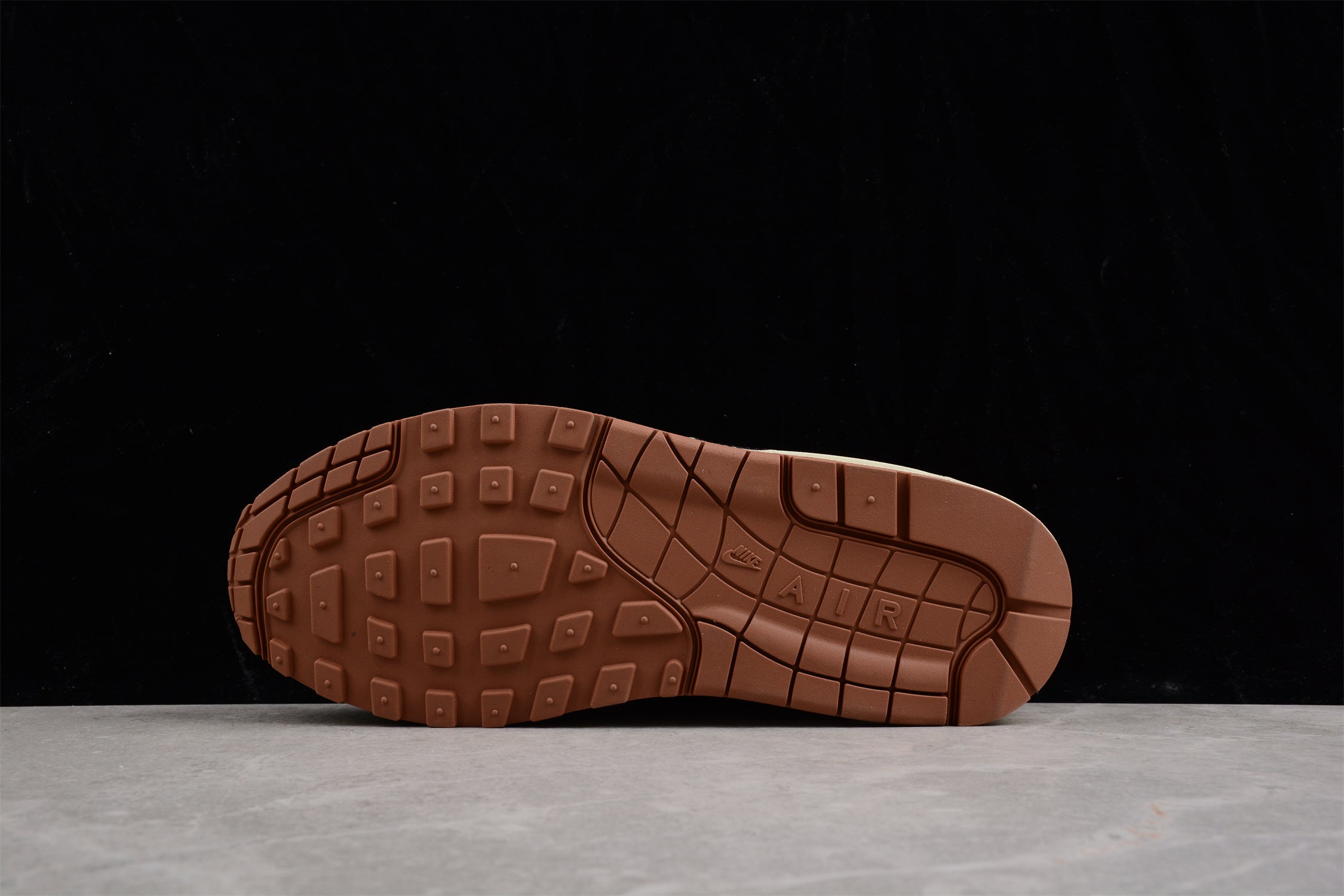 R24 Concepts x Nk Air Max 1 DN1803-900 - Image 4