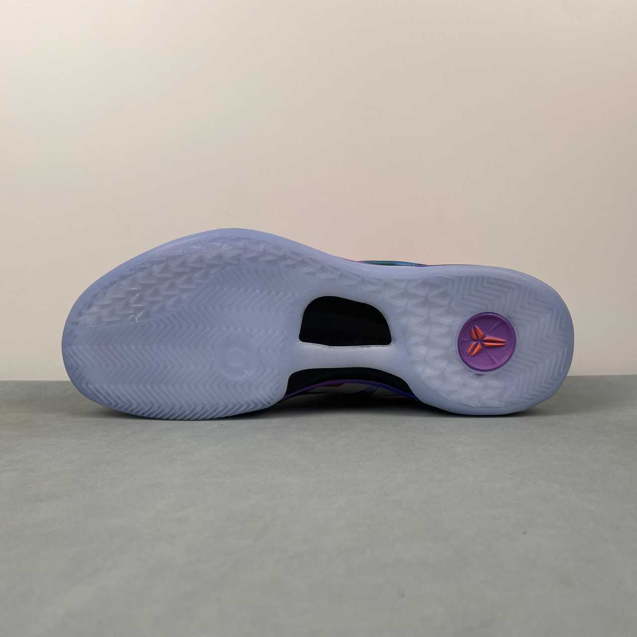 Nike Kobe VIII - Image 5