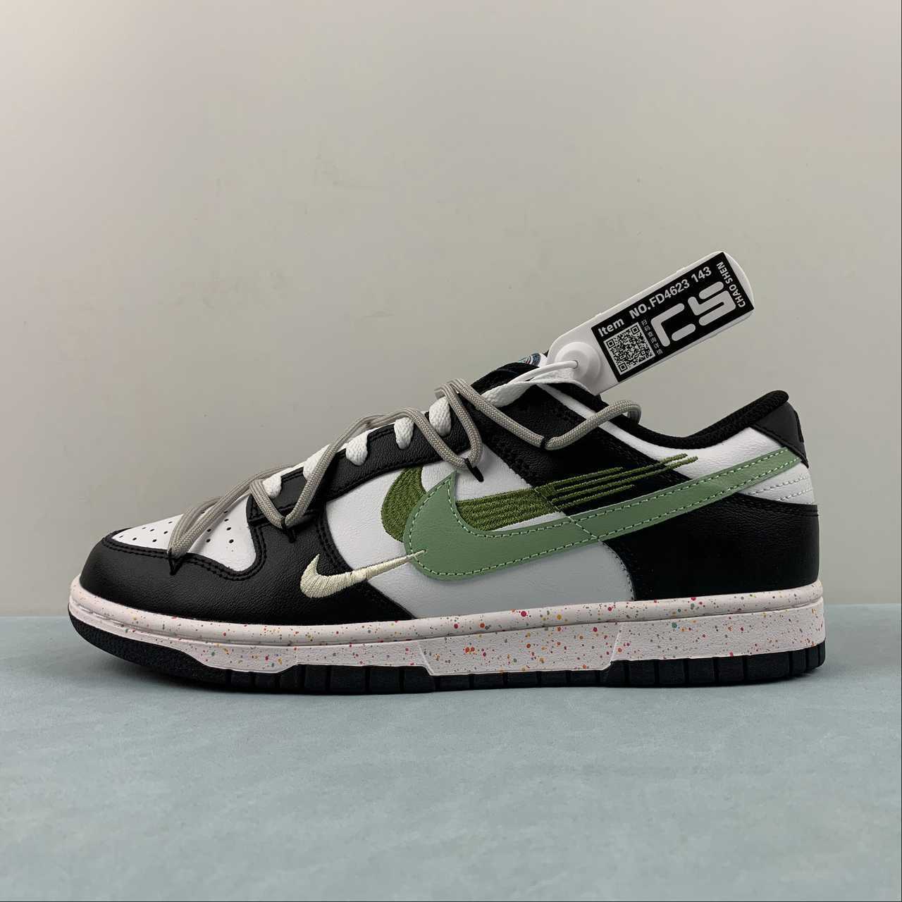 Nike Nike SB Dunk Low Shoes - Image 3